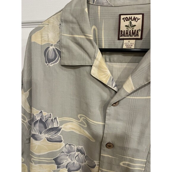 Tommy Bahama 100% Silk Hawaiian Floral Print Pattern Shirt L Tropical Water Lily - Picture 3 of 9